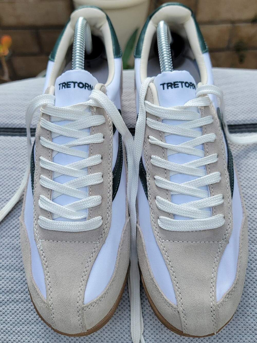 Tretorn Women’s White & Beige Low-Top Sneakers with Green Accent Size 10